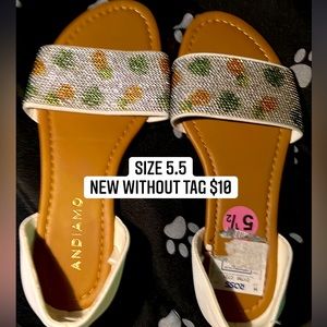 NWOT Andiamo Womens Pineapple Sandals